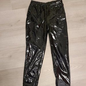 Shiny, tight leggings/pants